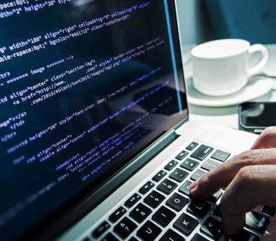 Java在互聯(lián)網(wǎng)應(yīng)用與軟件開(kāi)發(fā)中的核心特點(diǎn)及技術(shù)分析